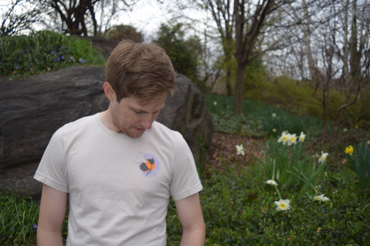 Native Bee Tee | Eggshell